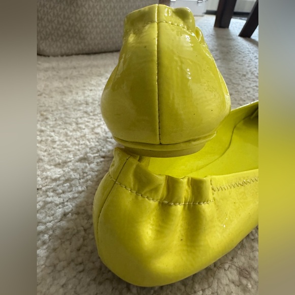 Tory Burch lemon green flats shoes - Picture 2 of 9